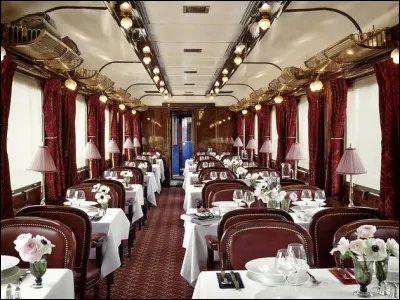 Lors de votre trajet, vous serez sans doute amené à avoir faim. Vous vous arrêterez alors dans une "voiture-restaurant" pour déjeuner. Savez-vous de combien de ces voitures l'Orient-Express était-il composé ?