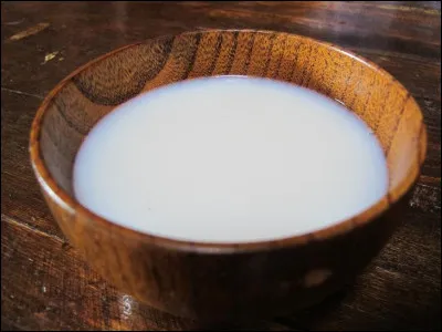 Pour faire passer le plat précédent, je vous propose l'airag, du lait de jument fermenté (ou de chamelle) mélangé à de l'alcool, mais dans quel pays, me direz-vous ?