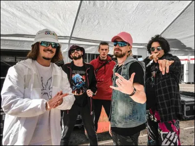 Comment s'appelle son site de marchandises ?