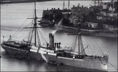 En 1896, le "Drummond Castle", qui venait d'Afrique du Sud et allait à Londres, coule en 15 minutes après avoir heurté des rochers immergés. Il n' y a que trois survivants au naufrage, qu'Henri Queffélec a romancé dans "Les Îles de la Miséricorde" en 1974. A quel passage dangereux ce naufrage s'est-il produit ?