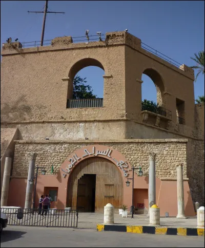 Et enfin, dans quel pays se situe le musée As-Saraya al-Hamra ?