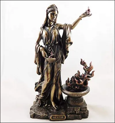 Par rapport à Iule, qui est Hécube ?