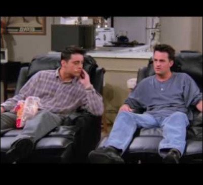 Quel est le nom donné par Joey à son fauteuil ?