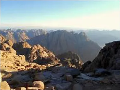 La péninsule égyptienne du Sinaï a été très disputée par les Etats l'environnant. En quelle année a-t-elle été échangée par les Israéliens contre une paix diplomatique avec l'Egypte ?