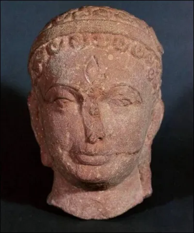 Kushana et Satavahana : Quelles sont les particularités de l'iconographie de Shiva (ici Shiva de l'école de Mathura) ?