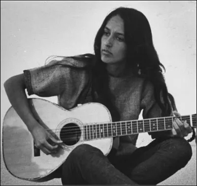 Cette auteure-compositrice-interprète américaine de musique folk, souvent surnommée "la reine du folk", c'est ... Baez.