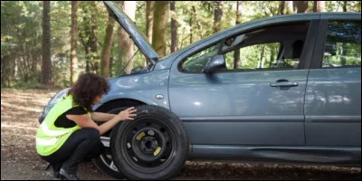 Une roue se serre en croix.
