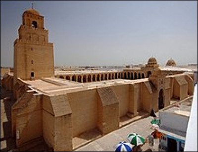 Dans quel pays se trouve la Grande Mosquée de Kairouan, fondée en 670 ?