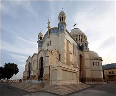 En quelle année a débuté la construction de la basilique Notre-Dame d'Afrique, à Alger ?