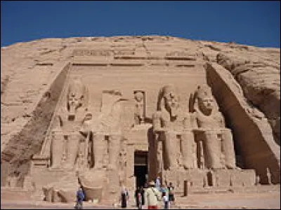 Sous quel pharaon ont été construits les temples d'Abou Simbel, en Égypte ?