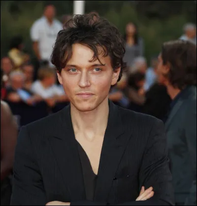 C'était la saison du vent dans le titre d'une chanson de Raphael :