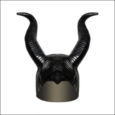 A-t-il des cornes ou des défenses ?