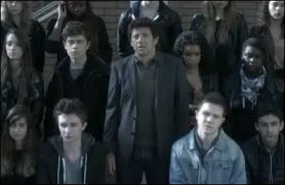 En 2012 dans son 7e album "Lequel de nous" il collabore avec un rappeur sur le titre "Maux d'enfants". Qui est ce chanteur ?