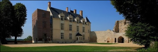 En quelle année s'est achevée la construction du château de Sainte-Suzanne ? (en Mayenne)