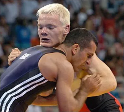 Quel sport exerçait Artióm Kiouregkián ?