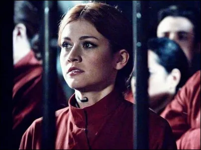 Pourquoi Clary est-elle emprisonnée à la peine de mort ?