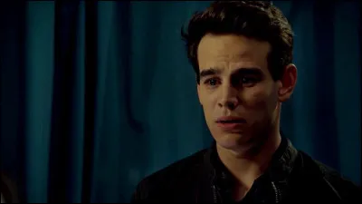 Qui va faire faire une chose horrible à Simon ?