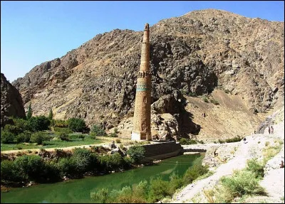 Un petit effort pour terminer, dites-moi dans quel pays (que nous n'avons pas encore vu) se trouvent le minaret et les vestiges archéologiques de Djâm :