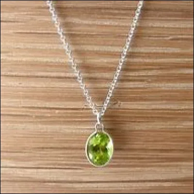 Avec quel minéral ce collier de diamant est-il fait ?