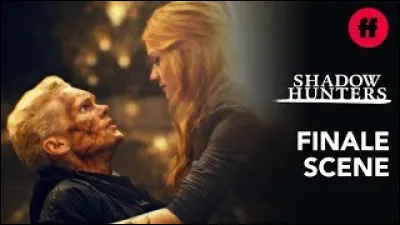 Que fait Clary pour tuer Jonathan ?