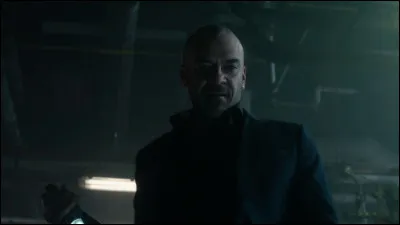 En qui Valentin va-t-il se métamorphoser pour se rapprocher de Jace et Clary ?