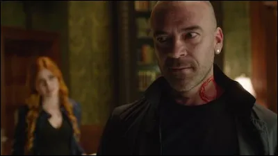 Qui accompagne Valentin pour sauver ses amis à la fin de la saison ?