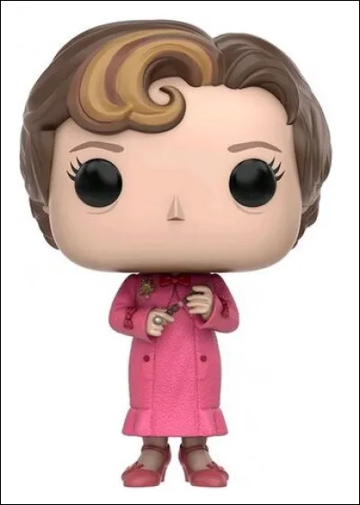 Quel est le numéro du décret qui dit que toute association d'élèves sera dissoute ?