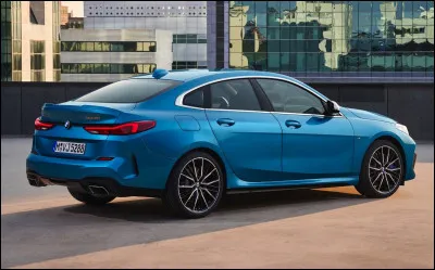 Combien de roues a cette voiture ?