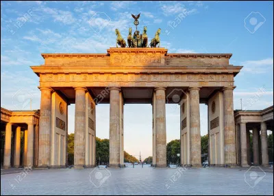 Restons en Allemagne, devant ce monument qui faisait partie du mur de Berlin qui divisait Est et Ouest, symbole de Berlin. Donnez-moi son nom.