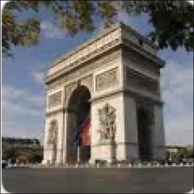Restons en France et à Paris, mais cette fois-ci, allons place de l'Étoile où se trouve cet Arc qui fut l'idée de Napoléon mais qui fut achevé par Louis-Philippe. Il fait 50 m de haut. Comment se nomme ce monument ?
