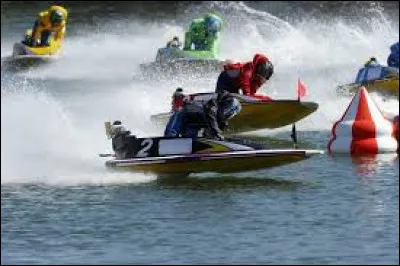 C'est une épreuve de course en hydravion qui se tient au Japon.