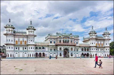 Et enfin, dans quel pays se situe le temple de Janaki Mandir ?