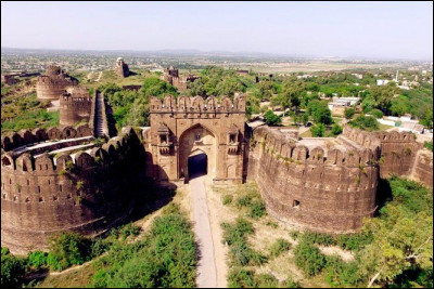 Bienvenue ! Commençons avec le Pakistan ! Comment s'appelle ce fort, inscrit au patrimoine mondial ?