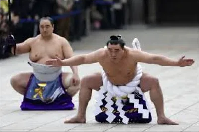 Que jette chaque lutteur avant chaque combat ?