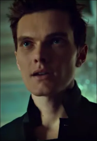 Pour qui Jonathan travaille-t-il ?