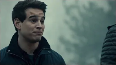 De qui Simon se rapproche-t-il ?