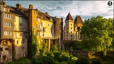 L'histoire bégaie ! Trois jour avant l'événement qui nous préoccupe eut lieu dans un petite ville de France un autre massacre. Cette fois c'est les protestants qui assassinèrent des catholiques. Appelé quelques temps massacre de la saint Barthélémy, répétition de la grande tuerie, cette affaire se déroula à...