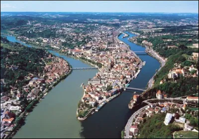 Dans quel pays le Danube prend-il sa source ?
