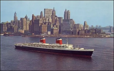 Ce paquebot américain a établi le dernier record, avec une traversée en juillet 1952, en 3 jours 10 heures et 40 minutes, soit une vitesse moyenne de 34,51 noeuds. il est le dernier paquebot détenteur du Ruban bleu. De quel navire s'agit-il ?