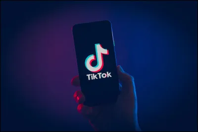 Squeezie est-il sur Tik Tok et si oui, depuis combien de temps ?
