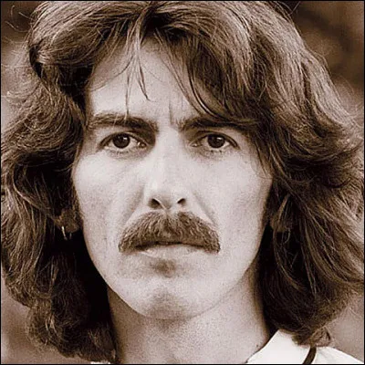 De quel instrument jouait George Harrison dans le groupe "The Beatles" ?