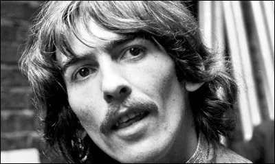 À part la guitare quel fut l'instrument de prédilection de Georges Harrison ?