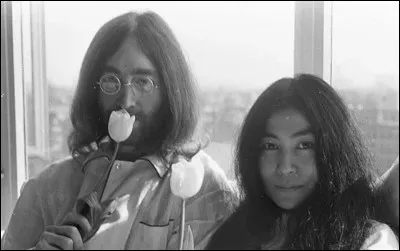 Quel est le nom de celle qui fut la compagne de John Lennon ?