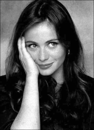 L'actrice Emmanuelle Béart a joué dans le film "La Cérémonie" (1995) de Claude Chabrol.