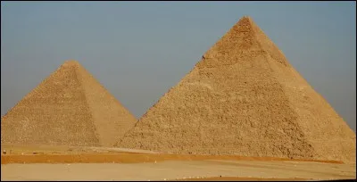 Quelle momie a-t-on découverte dans l'une des pyramides ?