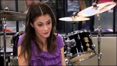 Quel est le titre de la chanson du générique de "Violetta" ?