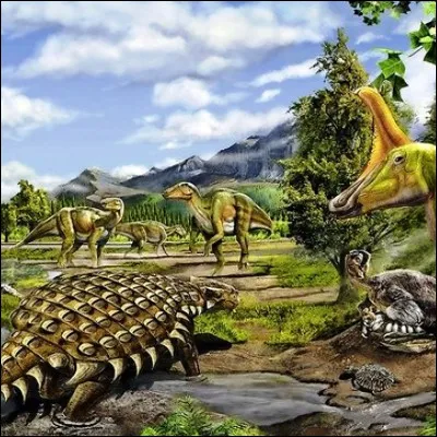 Quel dinosaure du Cr&eacute;tac&eacute;, d&eacute;couvert en 1889, est facilement reconnaissable, entre autres, &agrave; sa grande collerette osseuse ?