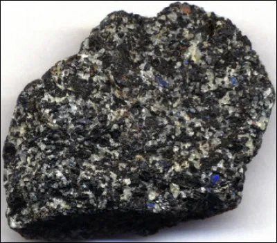 Quel est le nom de cette roche ?
(Un indice, elle est magmatique plutonique)