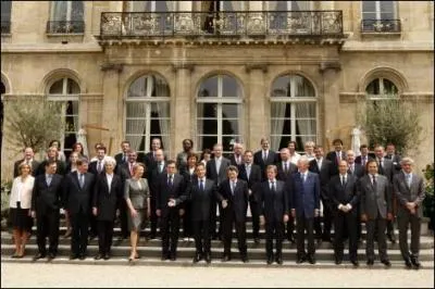 Ouille ! La brzina de la droite aux rgionales touche aussi les ministres. Sur les 39 membres du gouvernement, combien sont candidats ?