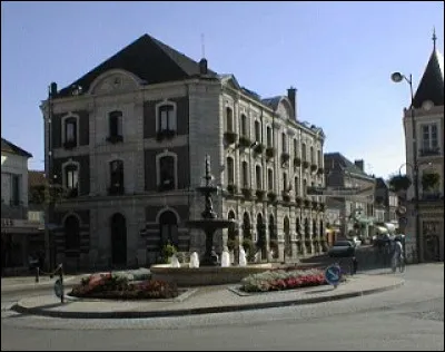 Ville de 14 000 habitants du département de l'Aube, située dans la plaine de Champagne crayeuse, dans la vallée de la Seine, un peu à l'écart du fleuve :